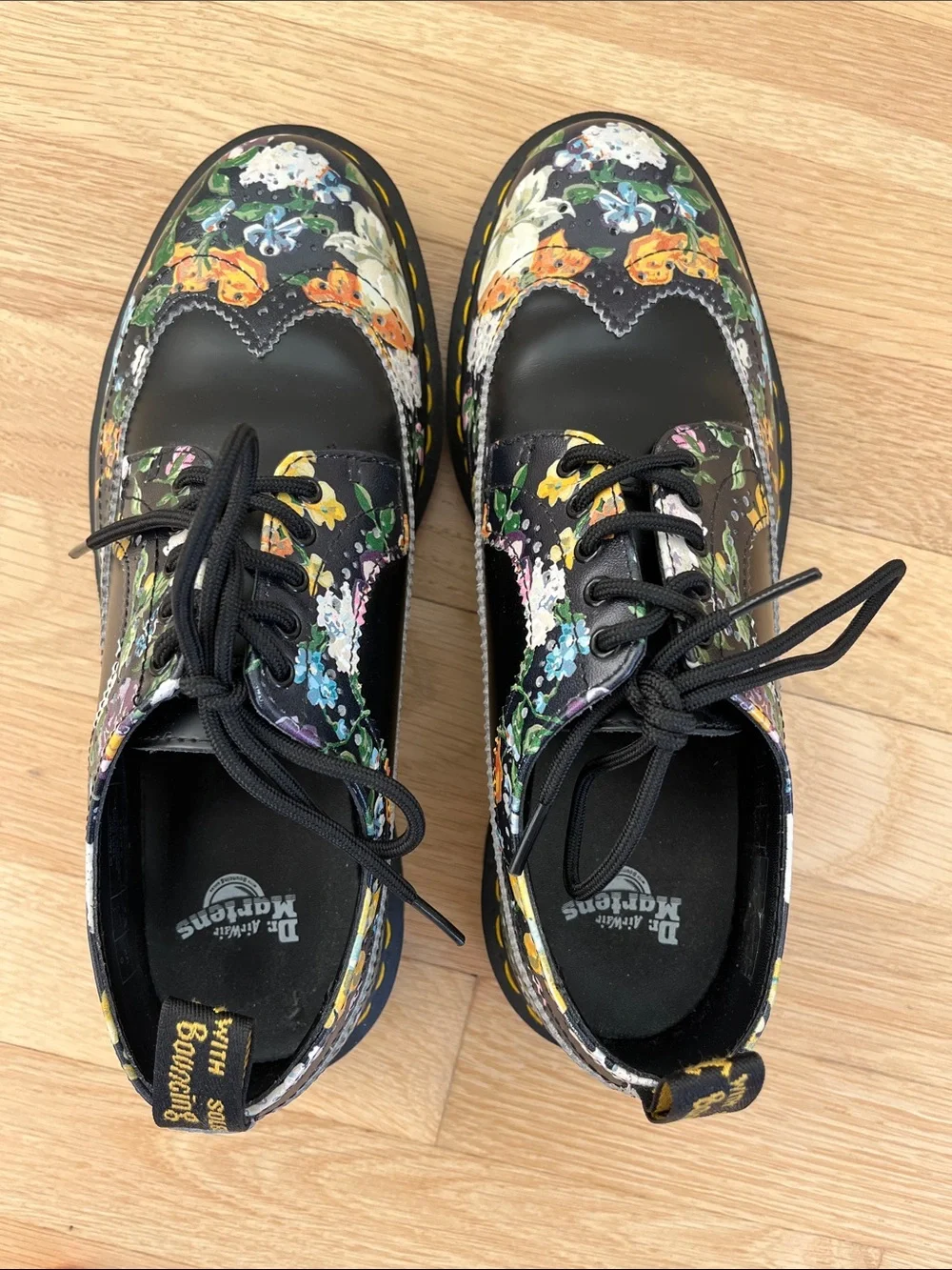 Dr. Martens Darcy Black Leather Oxford Shoes with Multicolor Floral Print size 8